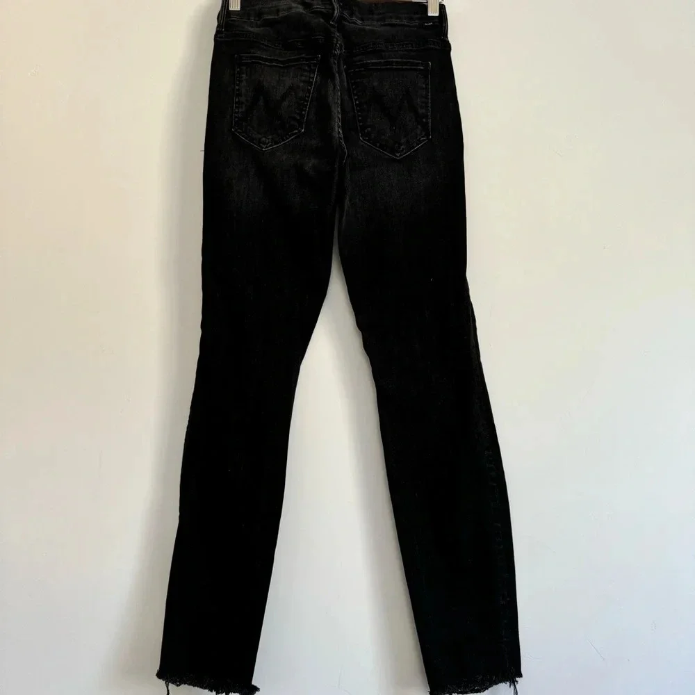 MOTHER High Waisted Looker Ankle Fray in night hawk Size: 27